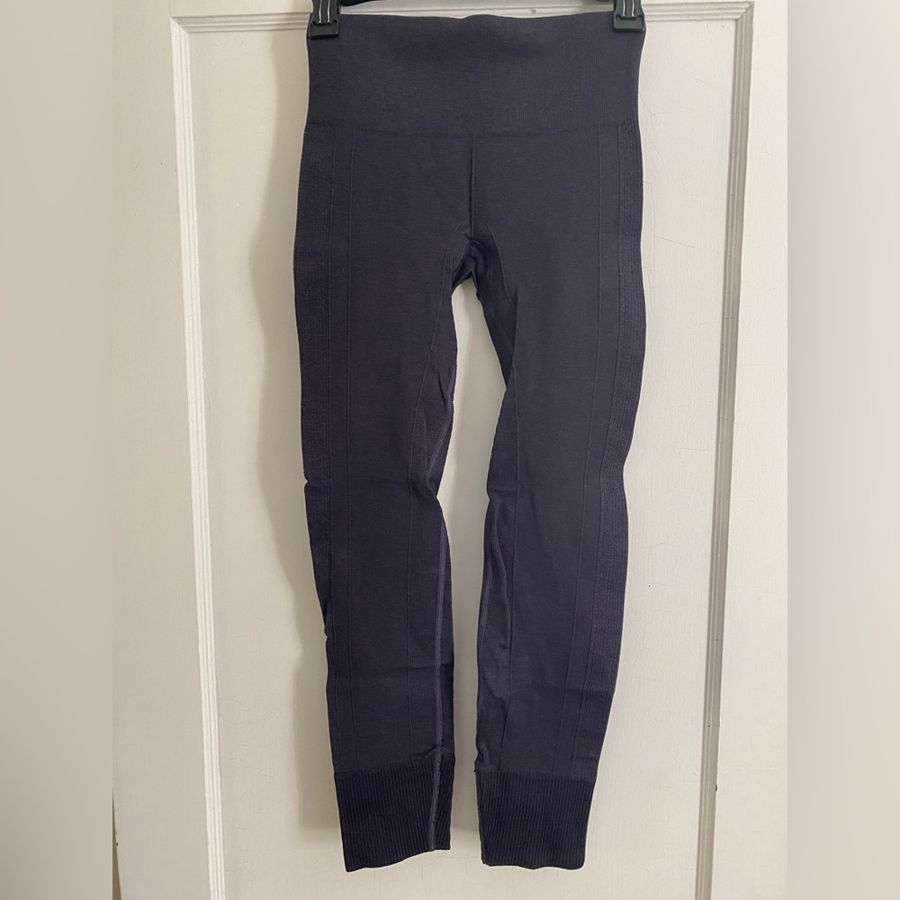Lululemon ‘In The Flow’ ribbed leggings size 4 dark purple
